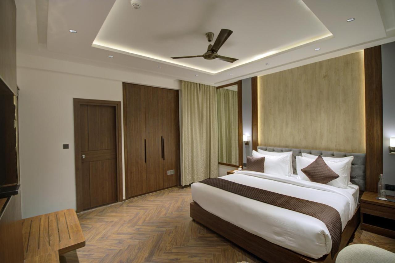 Cygnett Collection K K Hotel Faizabad ภายนอก รูปภาพ